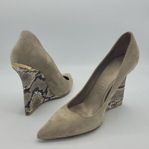 Burberry Hazel Snakeskin Wedge Pump Hee Light Grey Taupe Melange 38.5 EU